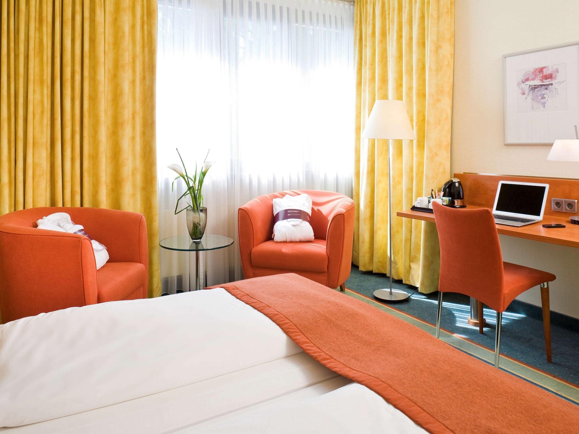 Mercure Hotel Am Messeplatz Оффенбург Экстерьер фото